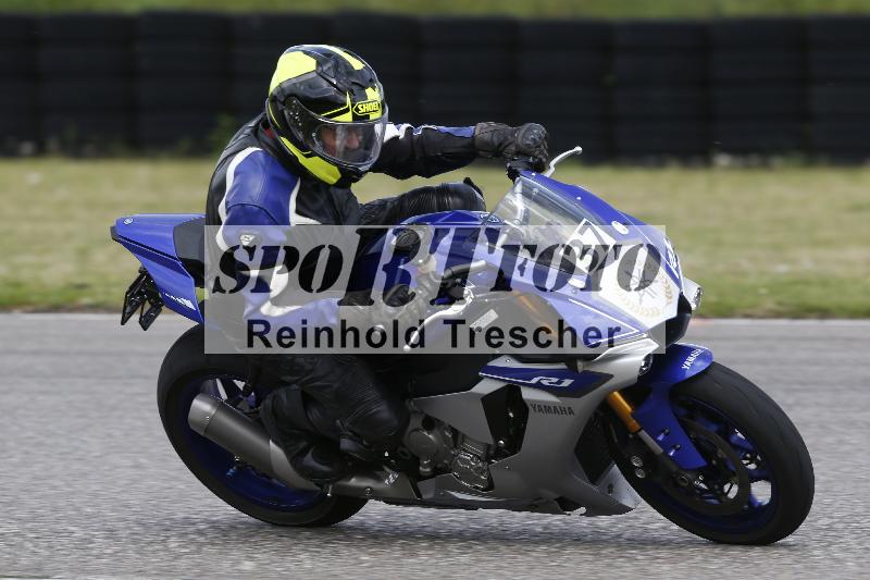 /Archiv-2025/09 22.04.2025 Cornu Master School ADR/gruen-vert/37